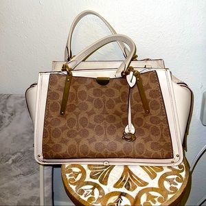 Coach crossbody/shoulder bag.